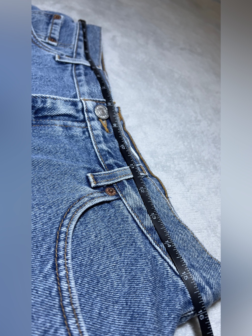 Levi’s Classic High-Waist Blue Denim Shorts - Picture 6 of 11